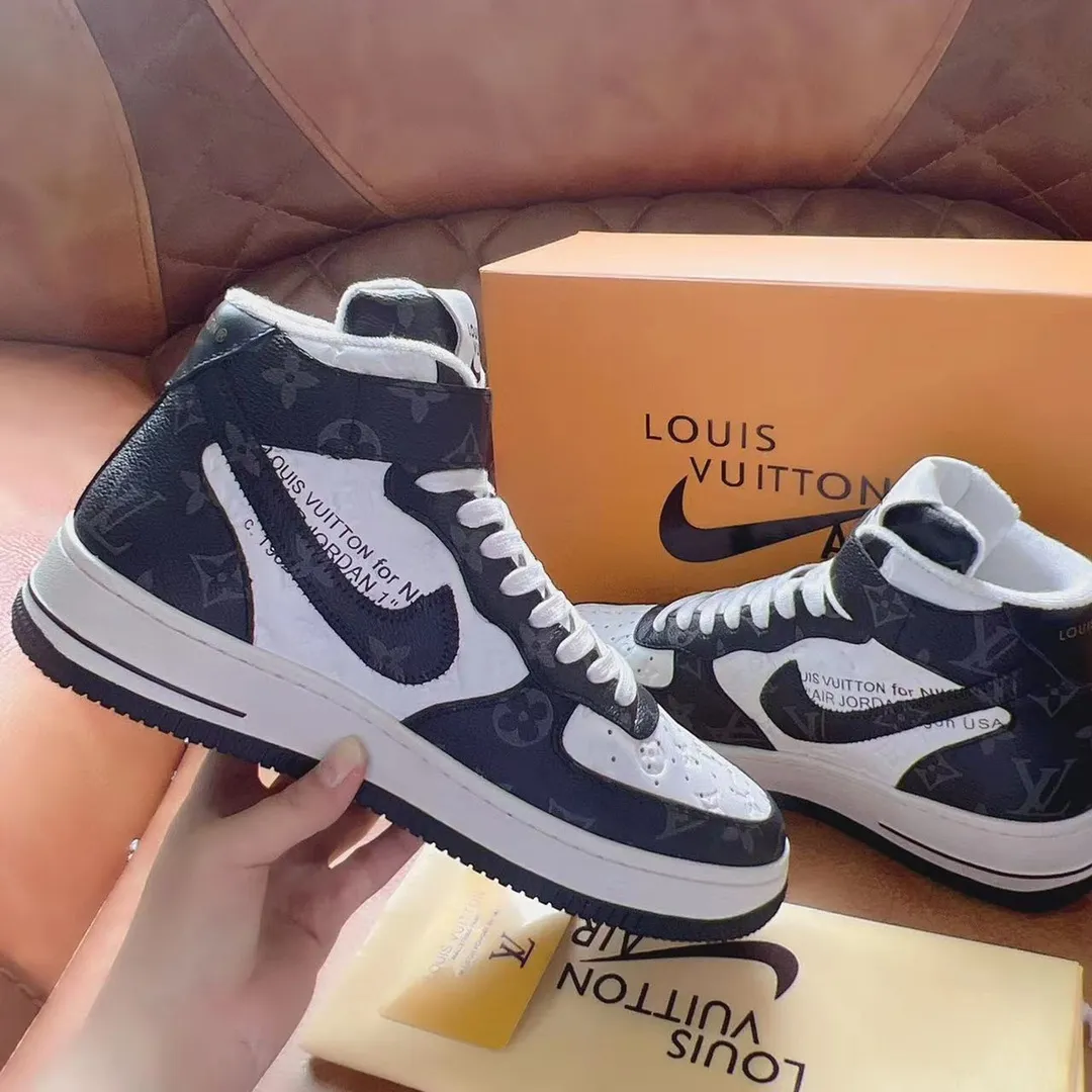 P480 Loui* Vuitto* x OFF-WHITE x Nike three-party collaboration! Trendy and cool men's high-top casual sports shoes with unrivaled color matching. The design idea basically continues the style of THE TEN. The Swoosh line and tongue label have a very familiar visual effect and are both fashionable and trendy! A must-have for fashionistas! The effect on your feet is absolutely stunning! Size: 38-45